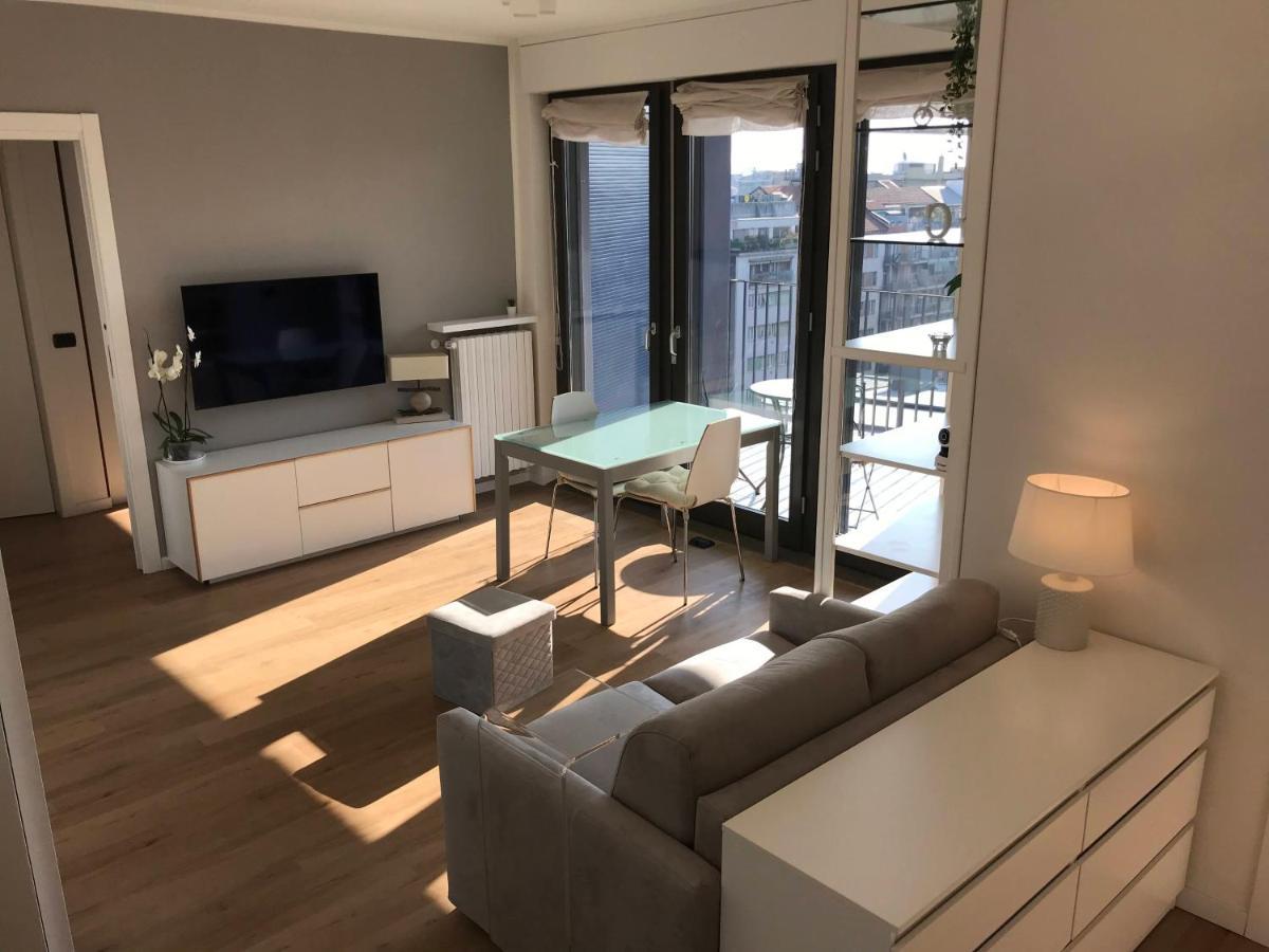 Apartmán Fiera Milanocity View With Terrace Next To Shopping Mall Exteriér fotografie